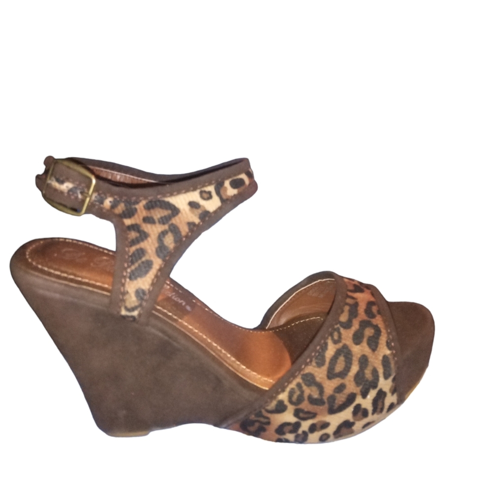 Brown cheetah wedges